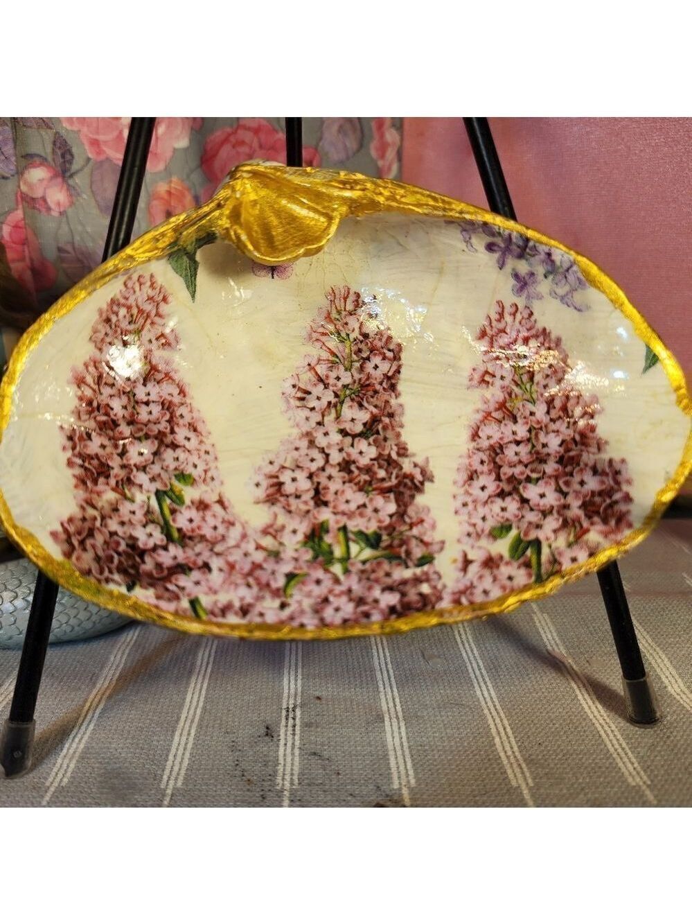 DECOUPAGE CLAM SHELL DECOUPAGE LILACS FLOWERS 💐 ON A CLAM SHELL TRINKET DISH